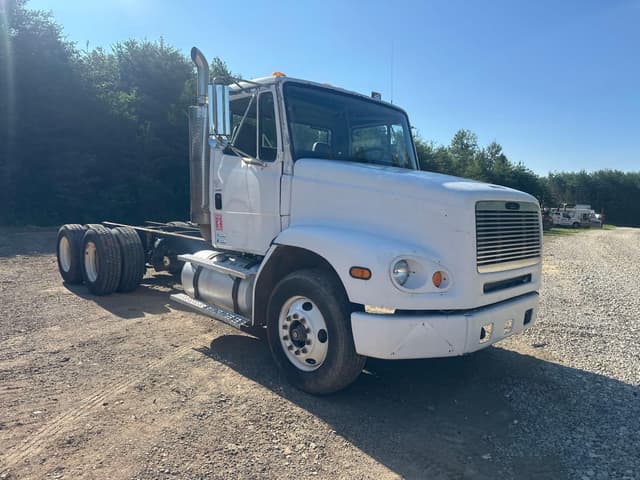 Image of Freightliner FL112 equipment image 3