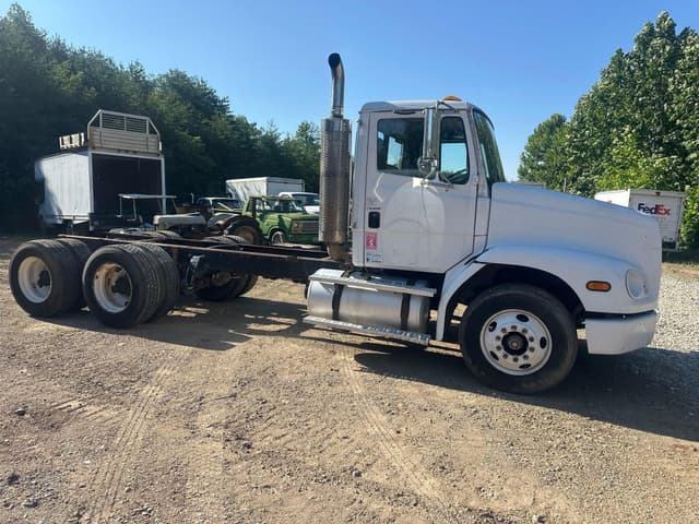 Image of Freightliner FL112 equipment image 4
