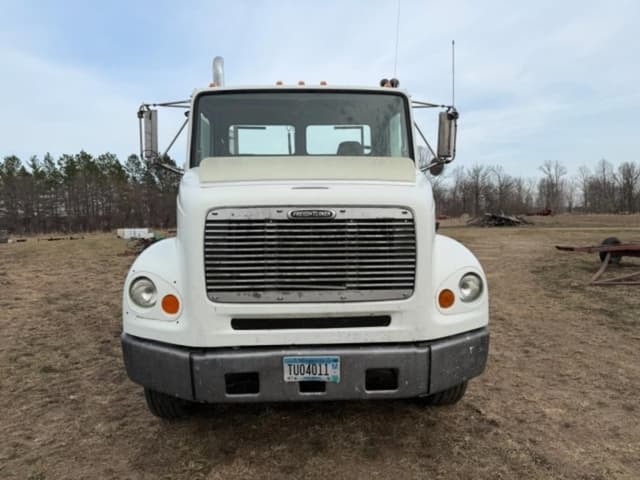 Image of Freightliner FL112 equipment image 1
