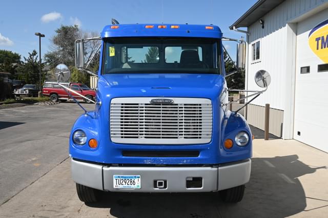 Image of Freightliner FL112 equipment image 4