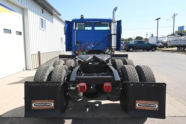 Image of Freightliner FL112 equipment image 3
