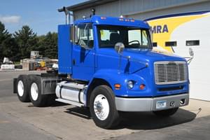 2000 Freightliner FL112 Image