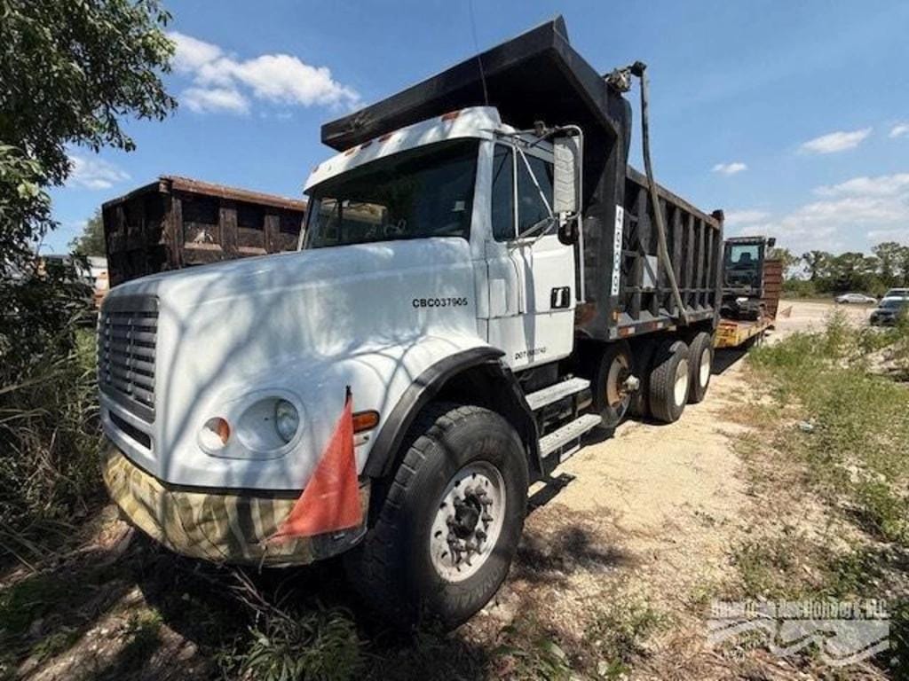 2000 Freightliner FL112 Equipment Image0