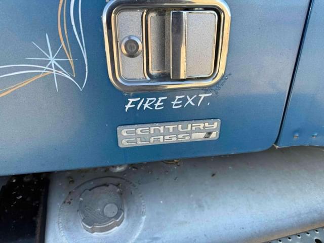 Image of Freightliner FL120 equipment image 4