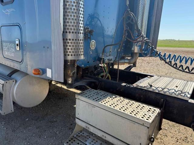 Image of Freightliner FL120 equipment image 3