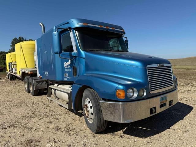 Image of Freightliner FL120 equipment image 2