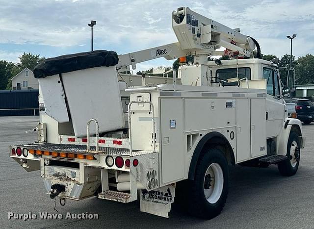 Image of Freightliner FL60 equipment image 4