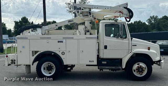 Image of Freightliner FL60 equipment image 3