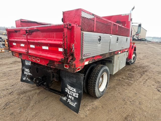 Image of Freightliner FL60 equipment image 4