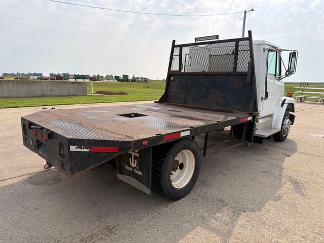 Image of Freightliner FL60 equipment image 3