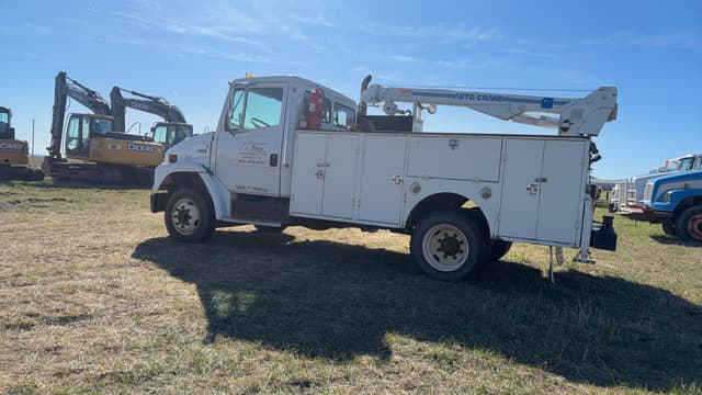Image of Freightliner FL60 equipment image 3