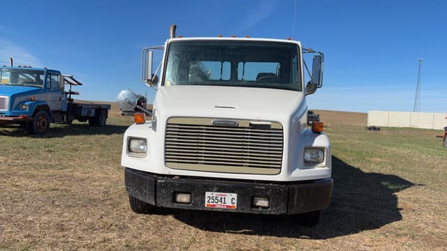Image of Freightliner FL60 equipment image 2