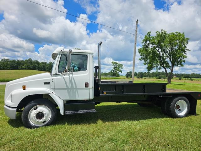 Image of Freightliner FL60 equipment image 4