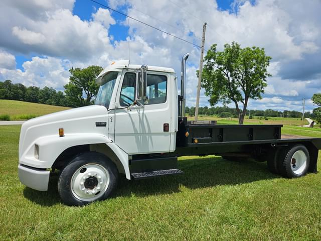 Image of Freightliner FL60 equipment image 3