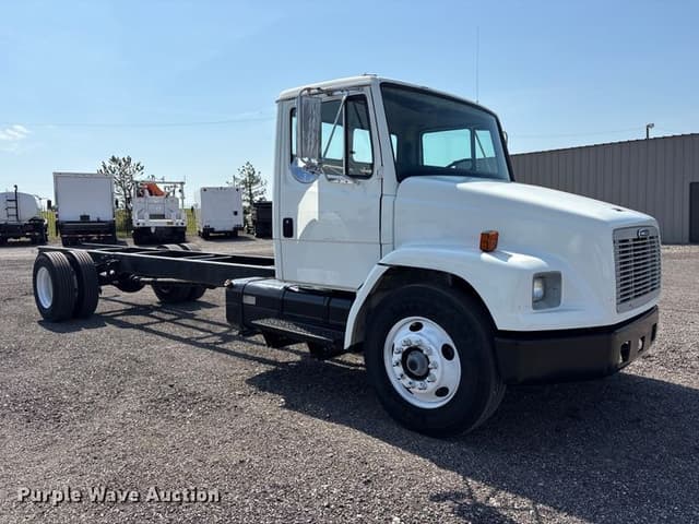 Image of Freightliner FL60 equipment image 2
