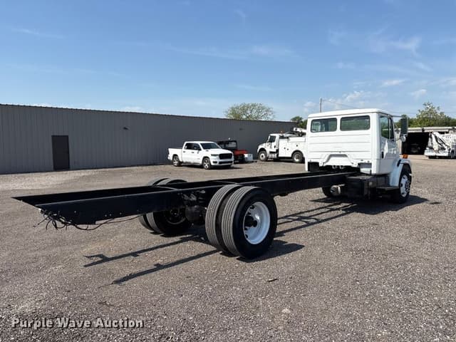 Image of Freightliner FL60 equipment image 4