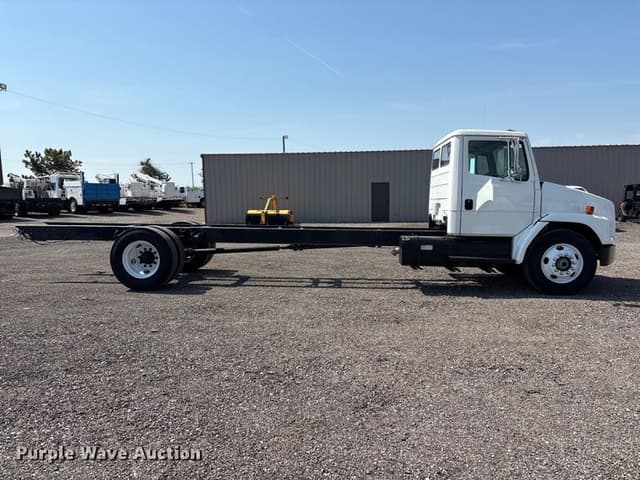 Image of Freightliner FL60 equipment image 3