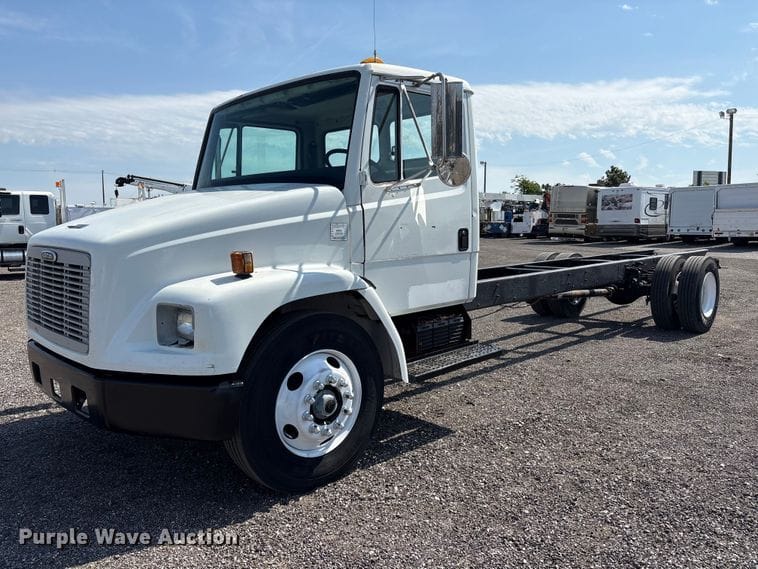 2000 Freightliner FL60 Equipment Image0