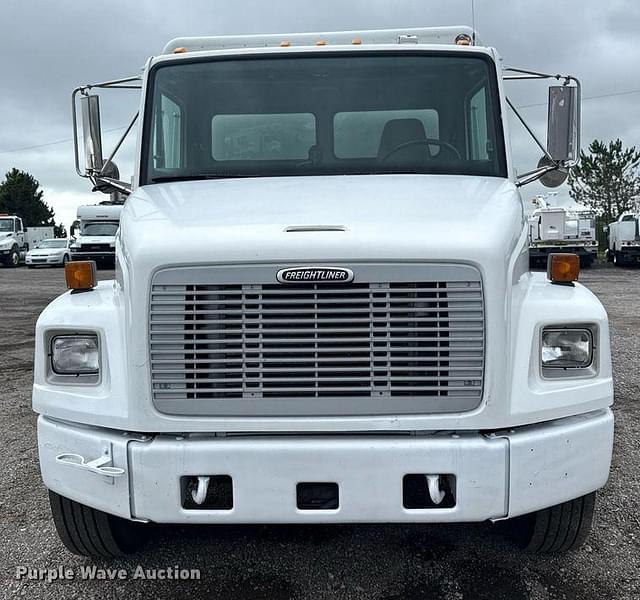 Image of Freightliner FL60 equipment image 1