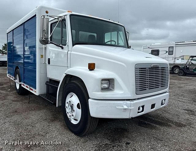 Image of Freightliner FL60 equipment image 2