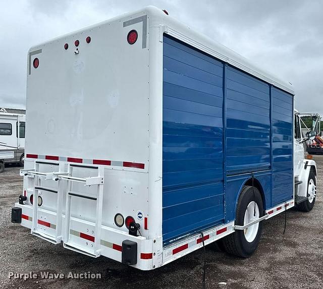 Image of Freightliner FL60 equipment image 4