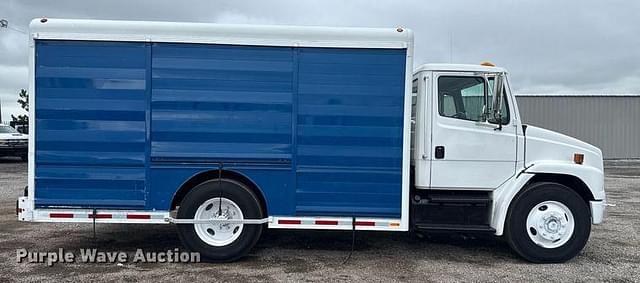 Image of Freightliner FL60 equipment image 3