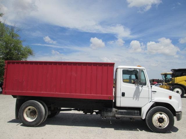 Image of Freightliner FL70 equipment image 3