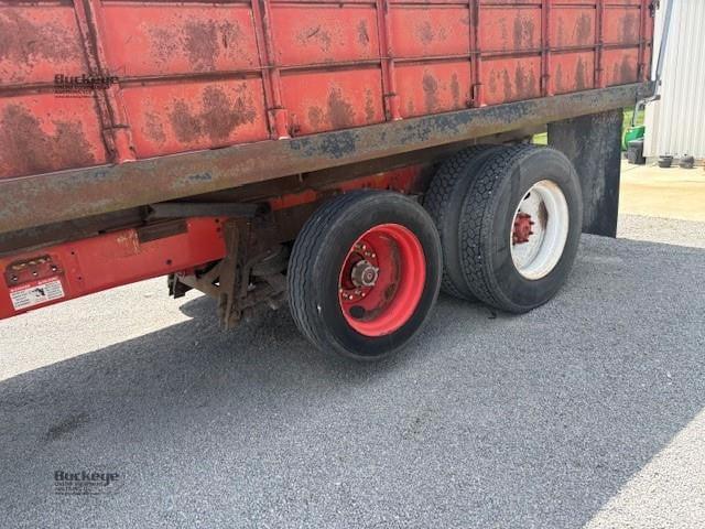Image of Freightliner FL70 equipment image 4