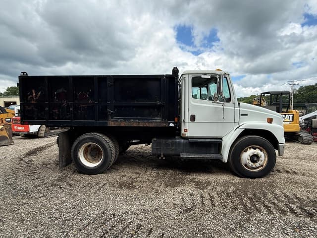 Image of Freightliner FL70 equipment image 3