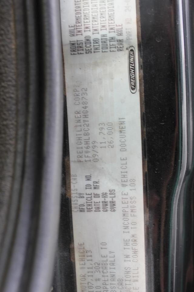 Image of Freightliner FL70 equipment image 2