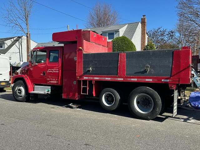 Image of Freightliner FL70 equipment image 2