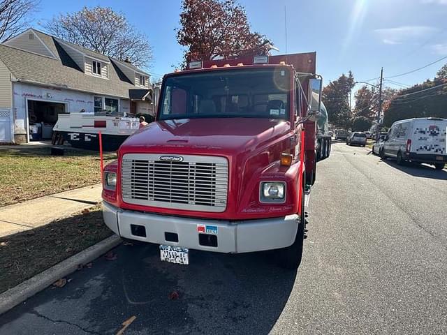 Image of Freightliner FL70 equipment image 4