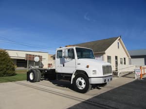 2000 Freightliner FL70 Image