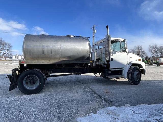 Image of Freightliner FL70 equipment image 2