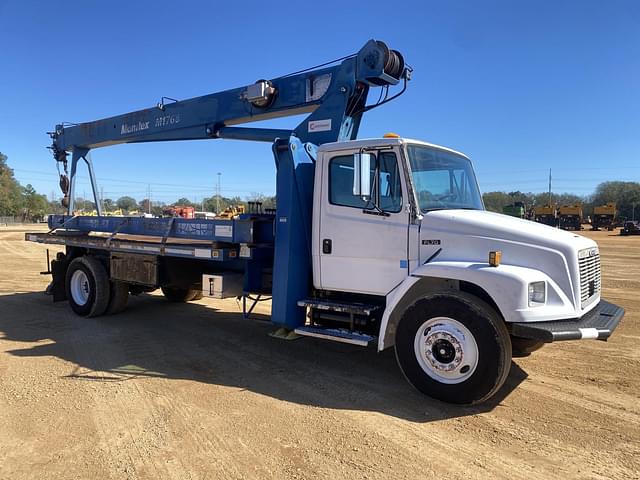 Image of Freightliner FL70 equipment image 3