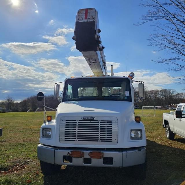 Image of Freightliner FL70 equipment image 2