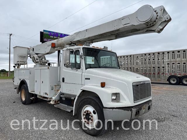 Image of Freightliner FL70 equipment image 2
