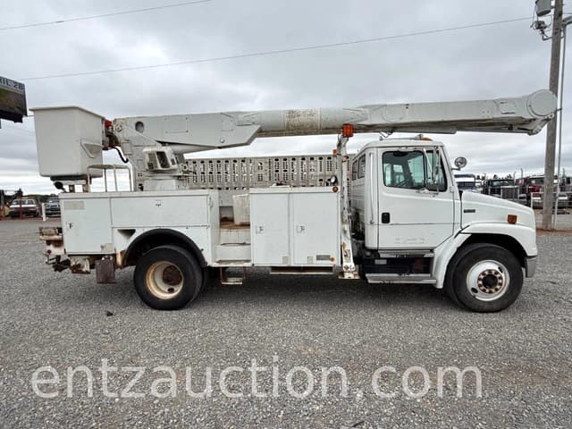 Image of Freightliner FL70 equipment image 3