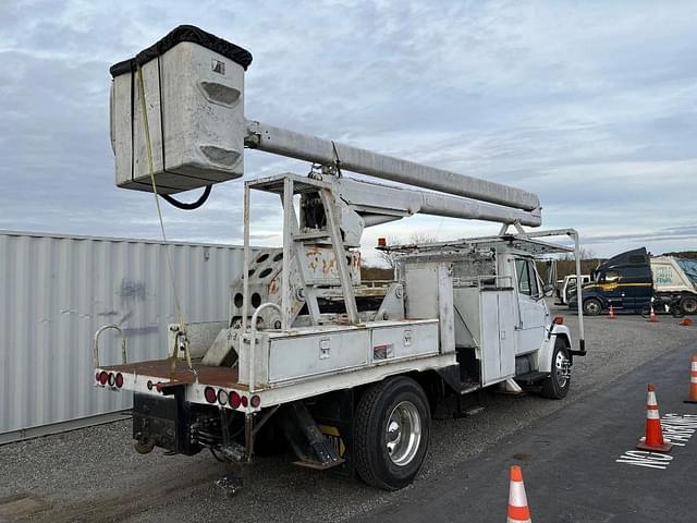 Image of Freightliner FL70 equipment image 1