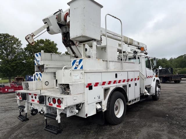 Image of Freightliner FL70 equipment image 4