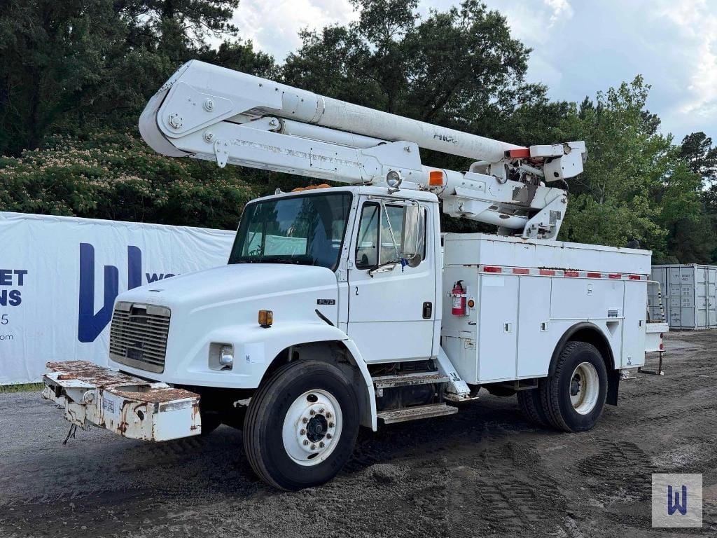 2000 Freightliner FL170 Equipment Image0