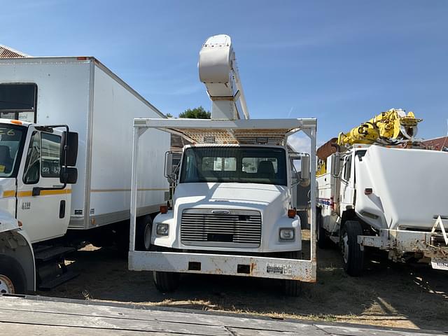 Image of Freightliner FL70 equipment image 1