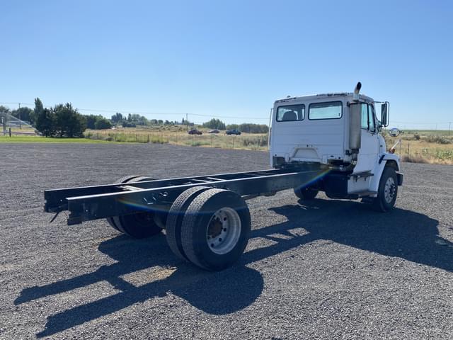 Image of Freightliner FL70 equipment image 4