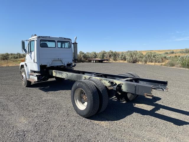 Image of Freightliner FL70 equipment image 2