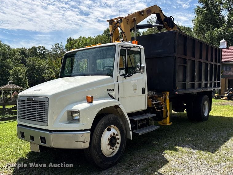 2000 Freightliner FL70 Equipment Image0