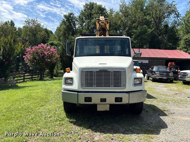 Image of Freightliner FL70 equipment image 1