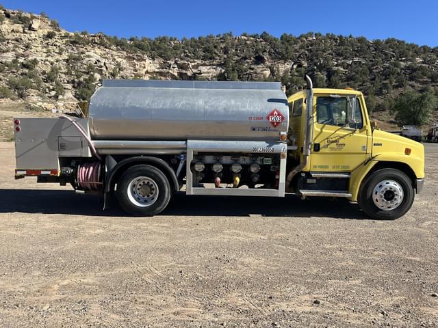 Image of Freightliner FL70 equipment image 3