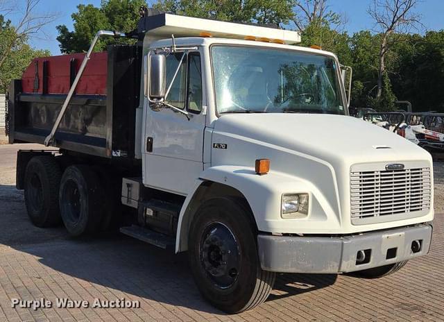 Image of Freightliner FL70 equipment image 2