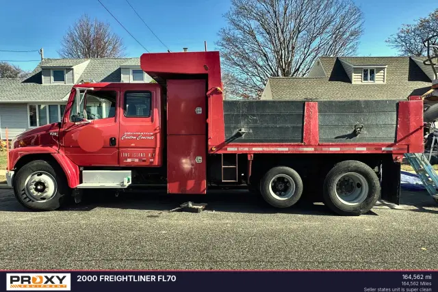 Image of Freightliner FL70 equipment image 3