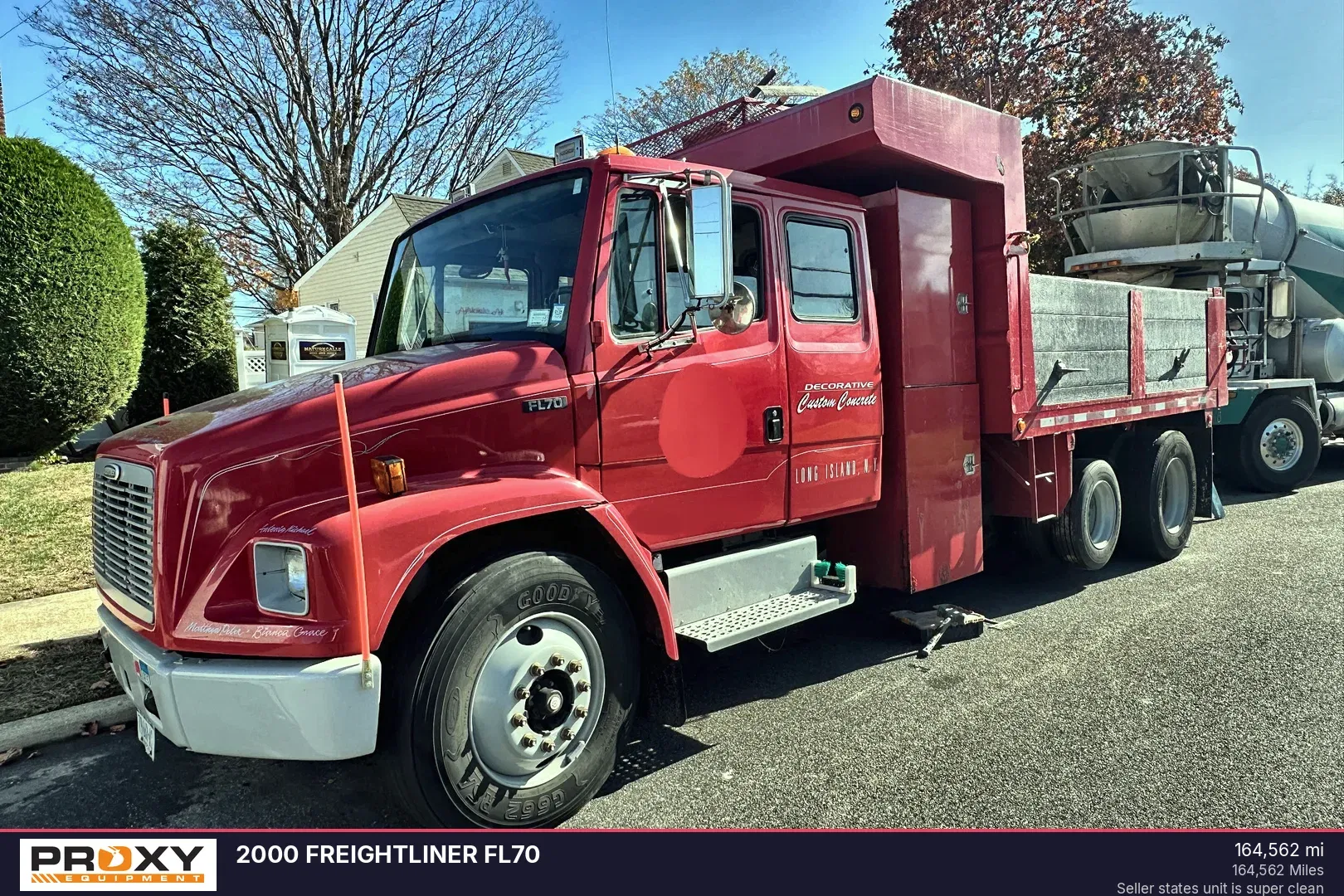 2000 Freightliner FL70 Equipment Image0